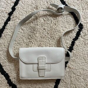 Agnes baddoo belt sac Italian white leather (price not negotiable)